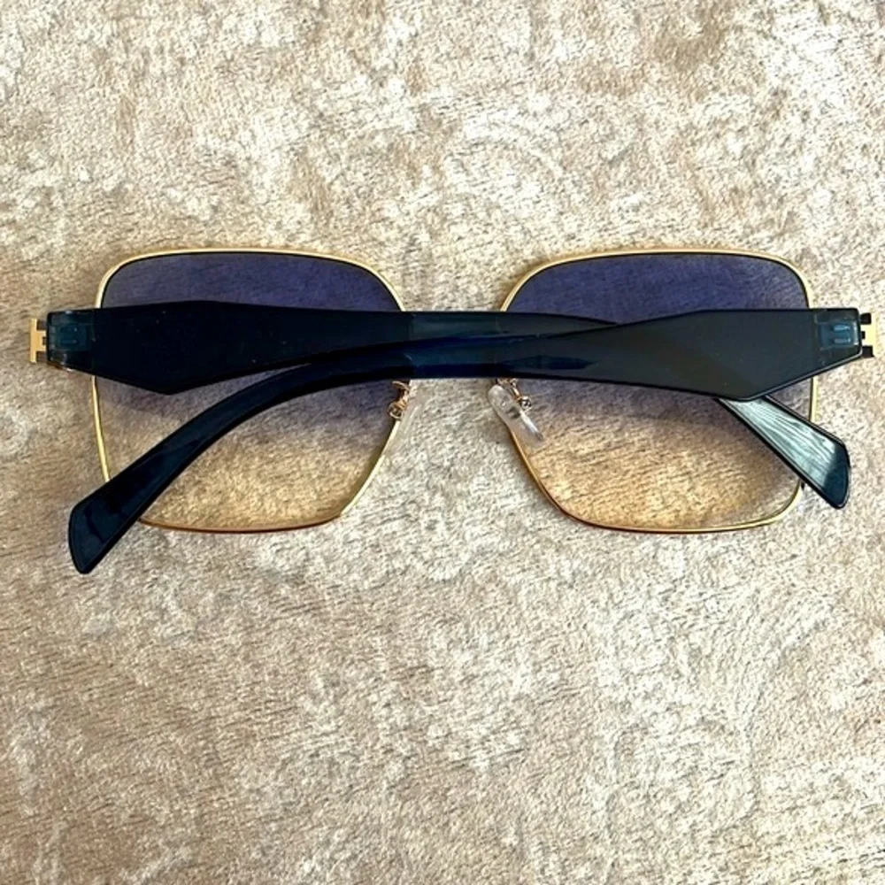 NWOT John Varvatos Square Frame Gold Tone Rim Sunglasses Blue Gradient Lens